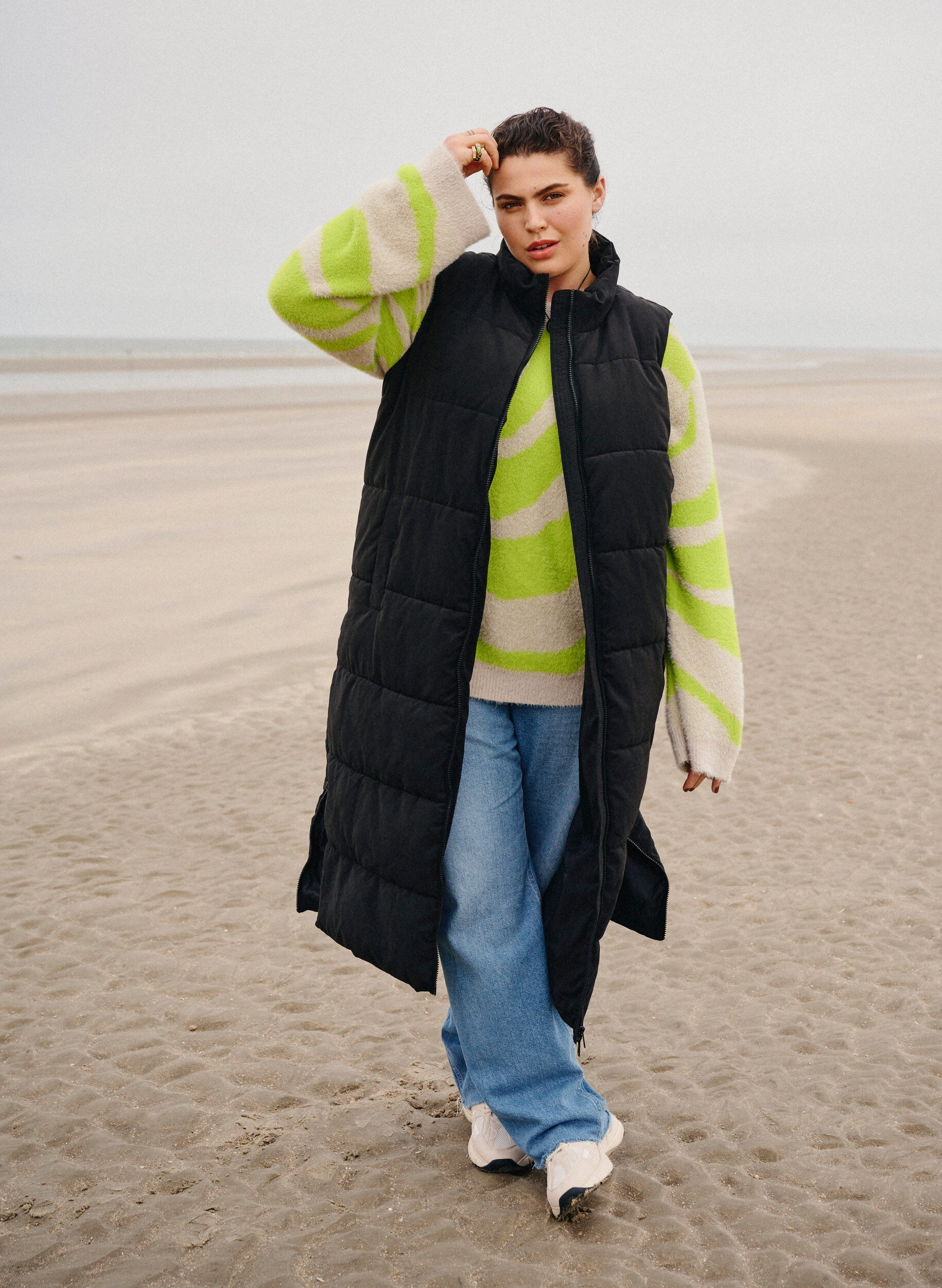 Zizzi Lang vest med h&oslash;y krage og lommer, Black, Image image number 0