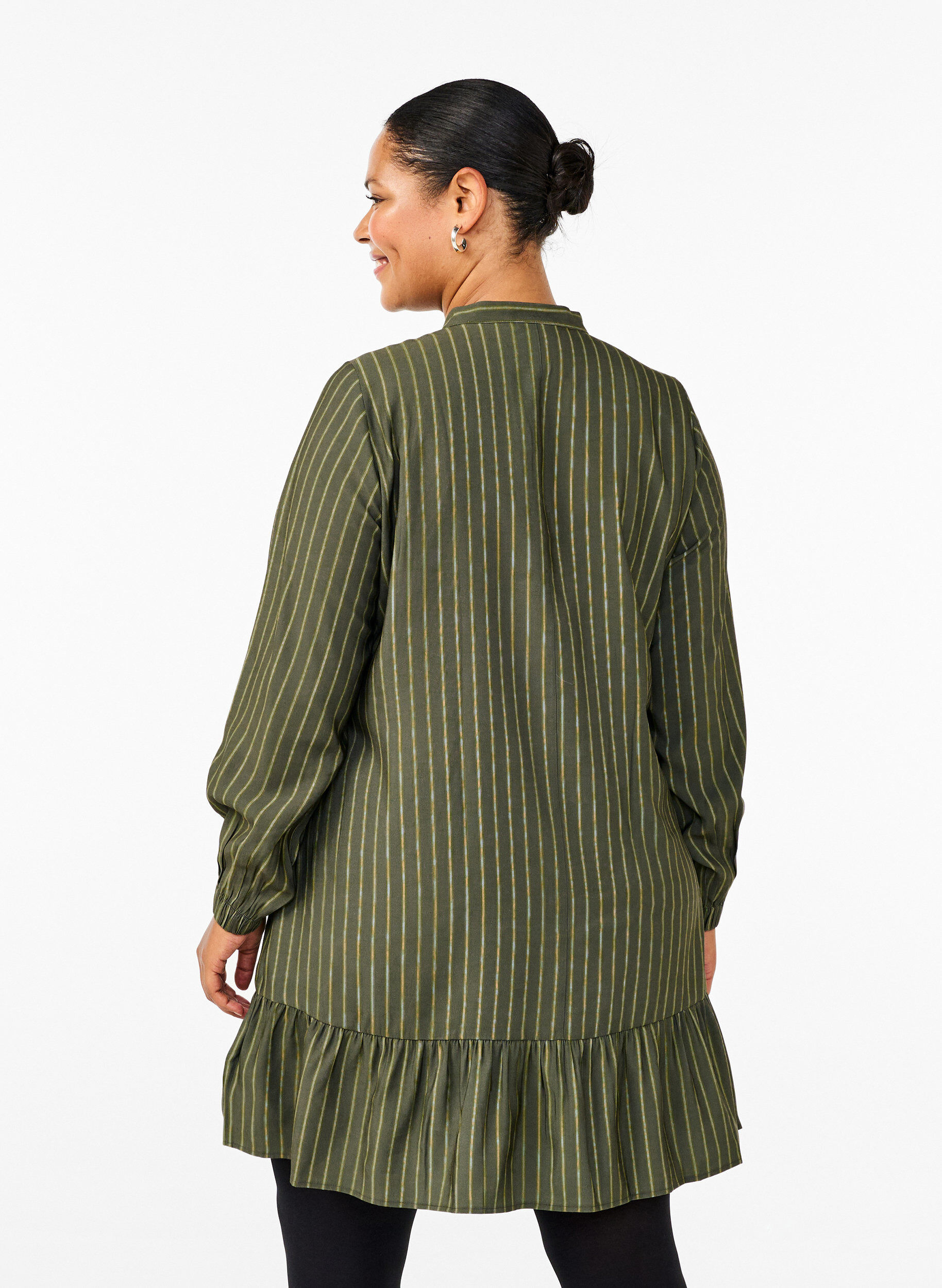 Zizzi Kort, stripete kjole med volangdetaljer, Thyme Stripe AOP, Model image number 1