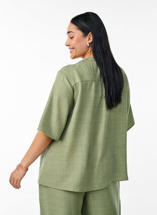 Zizzi Skjortebluse med V-hals eog korte ermer, Grønn, Model image number 2