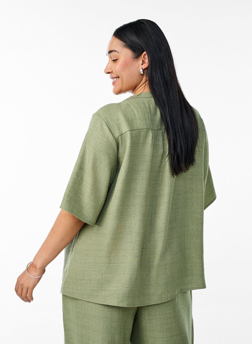 Skjortebluse med V-hals eog korte ermer, Grønn, Model image number 2