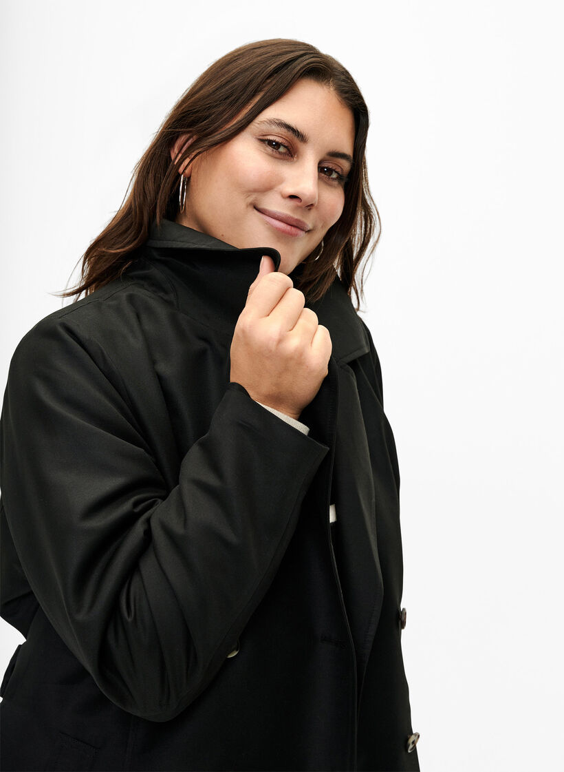 Kort trenchcoat med belte, Black, Model