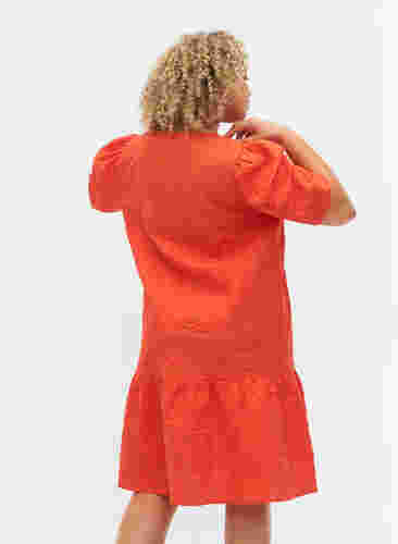 Strukturert kjole med korte puffermer, Mandarin Red, Model image number 1