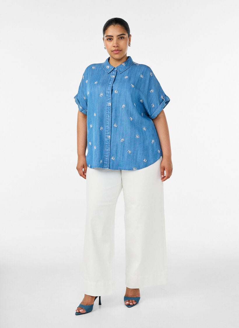 Lyocell-skjorte i denim-look med blomsterbroderi, Bl&aring;, Model image number 1