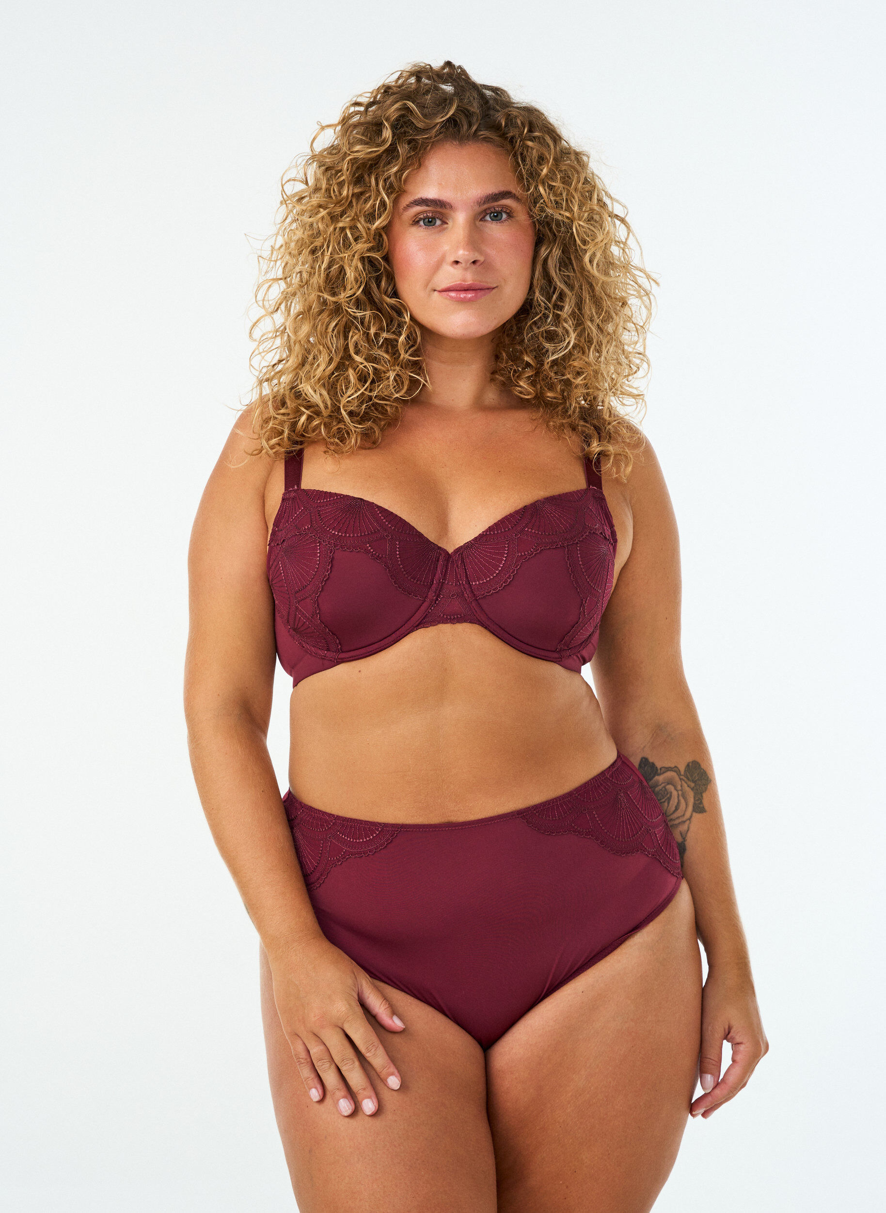 Truser med mesh og kanter i broderte blonder, R&oslash;d, Model
