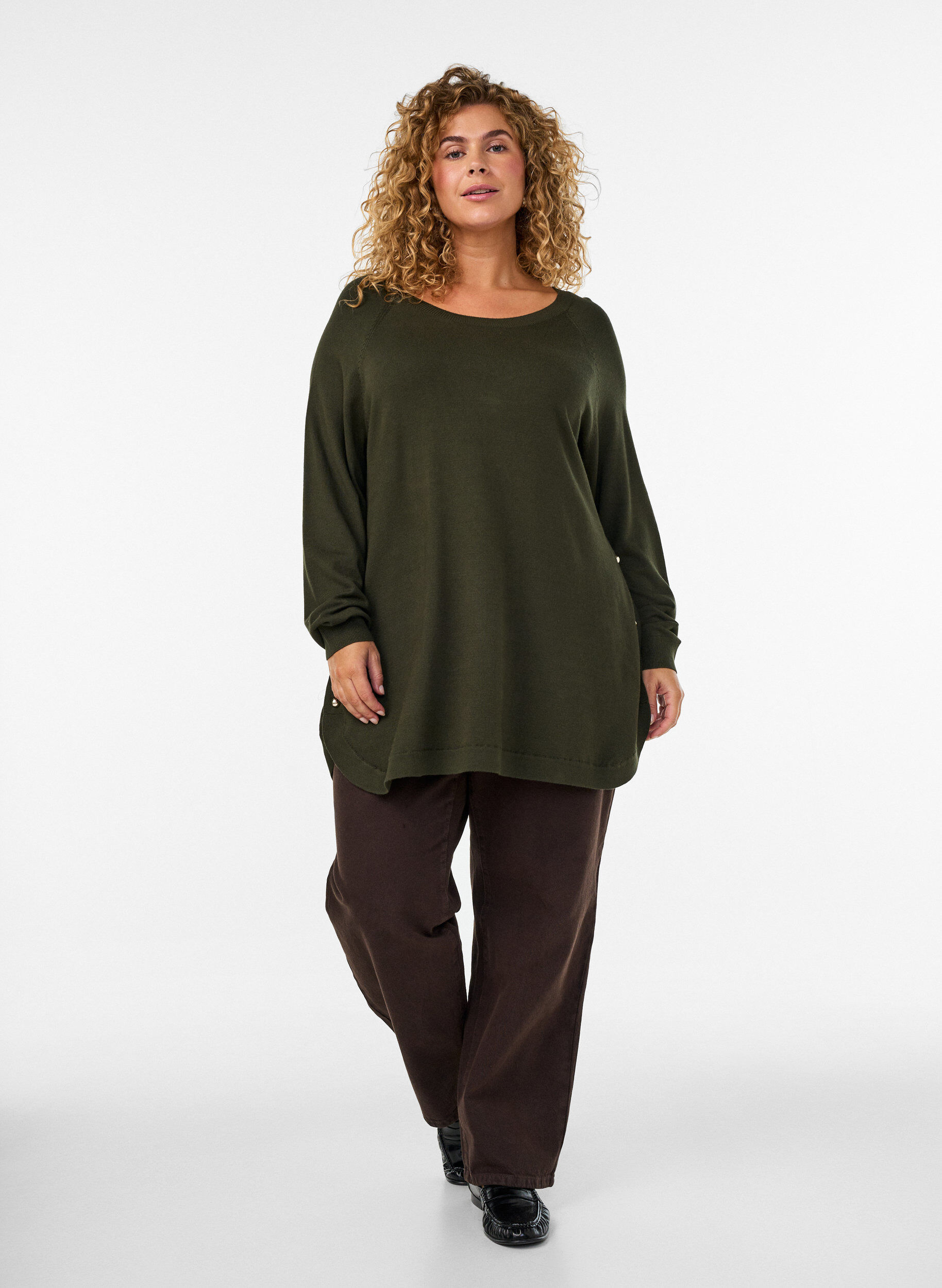ZizziStrikkebluse med knapper p&aring; siden, Gr&oslash;nn, Model image number 1
