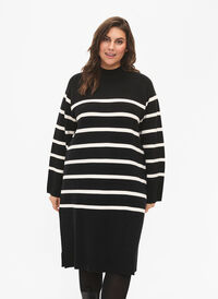 Stripete strikket kjole med turtleneck, Black Comb, Model