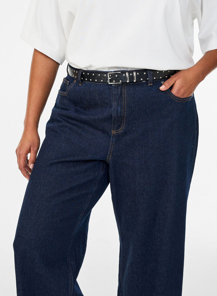 Imitert skinnbelte med nagler, Svart, Model image number 0