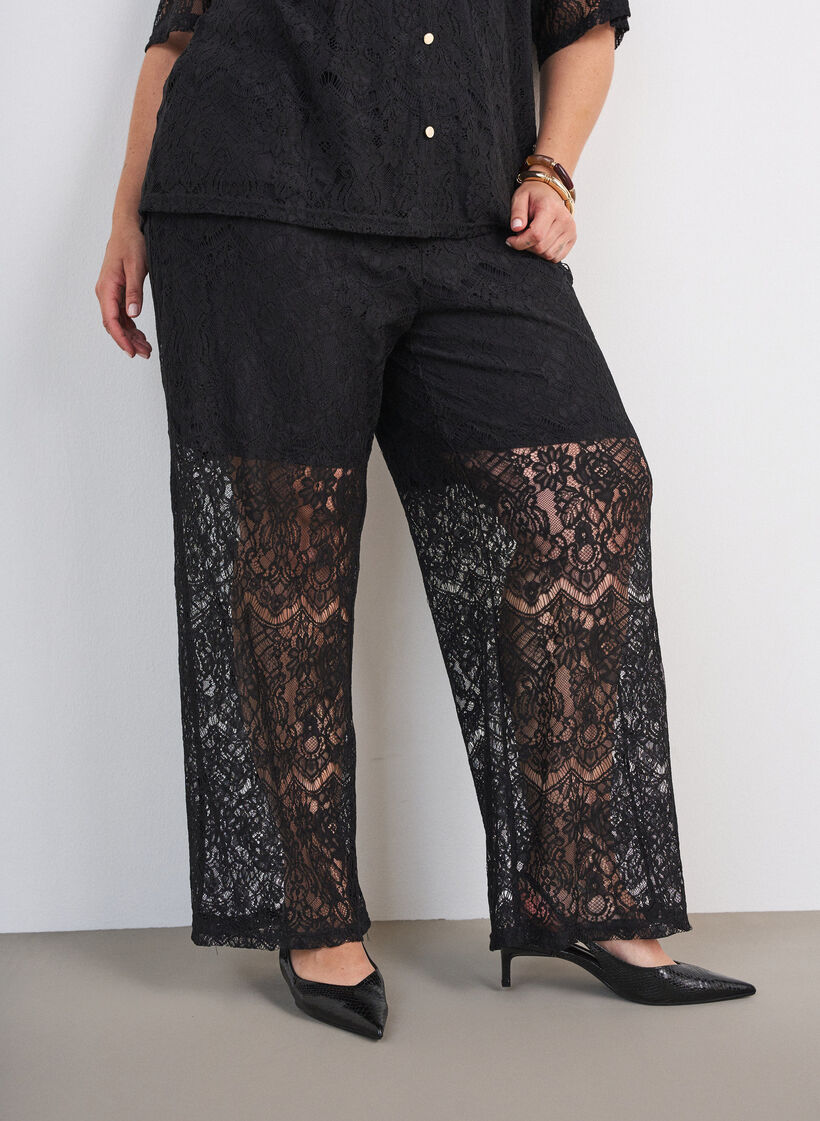 Bluse med blonder og dekorative knapper, Svart, Model image number 3