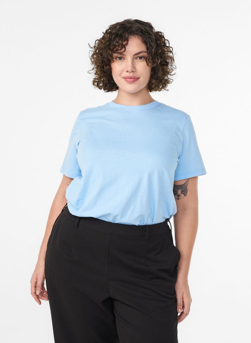 Basic T-skjorte i bomull med rund hals, Bl&aring;, Model image number 0