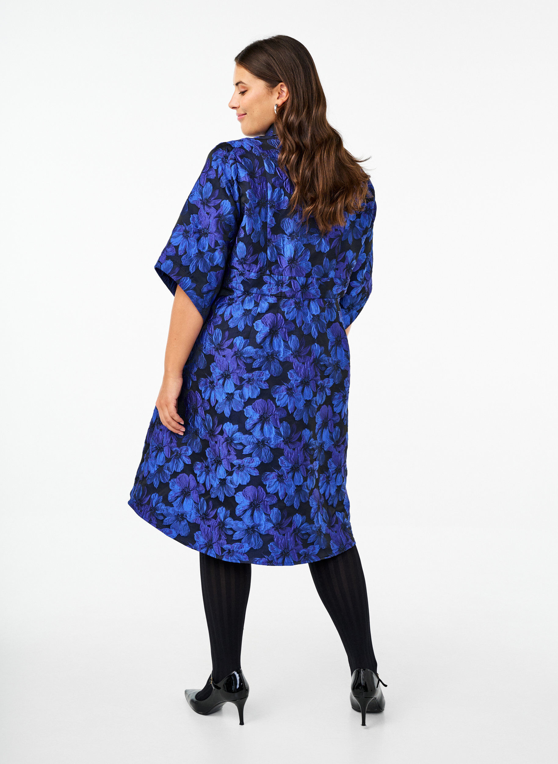 Zizzi Kort jacquard-kjole med 3/4-ermer, Black Blue, Model image number 1