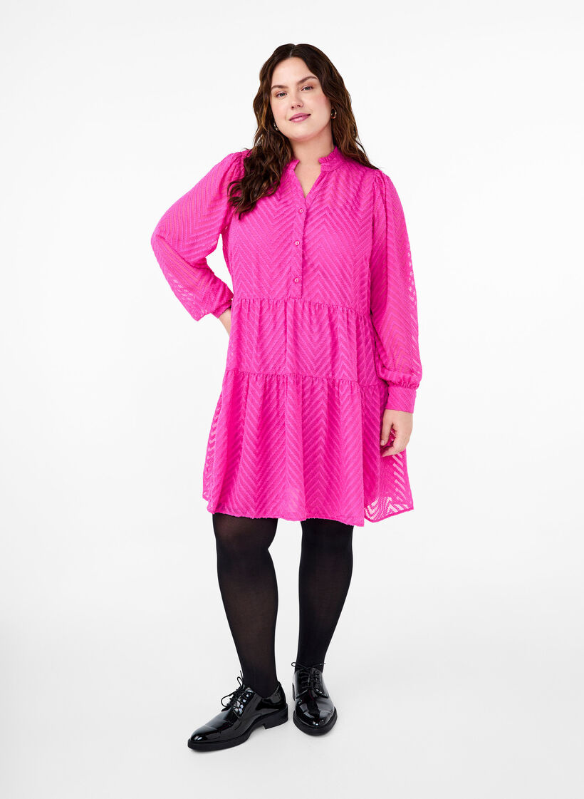 Kort, strukturmønstret kjole med volangkrage, Magenta, Model image number 2