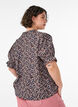 Bluse i blomstrete viskose med korte ermer og smokkdetaljer, Bl&aring;, Model image number 2