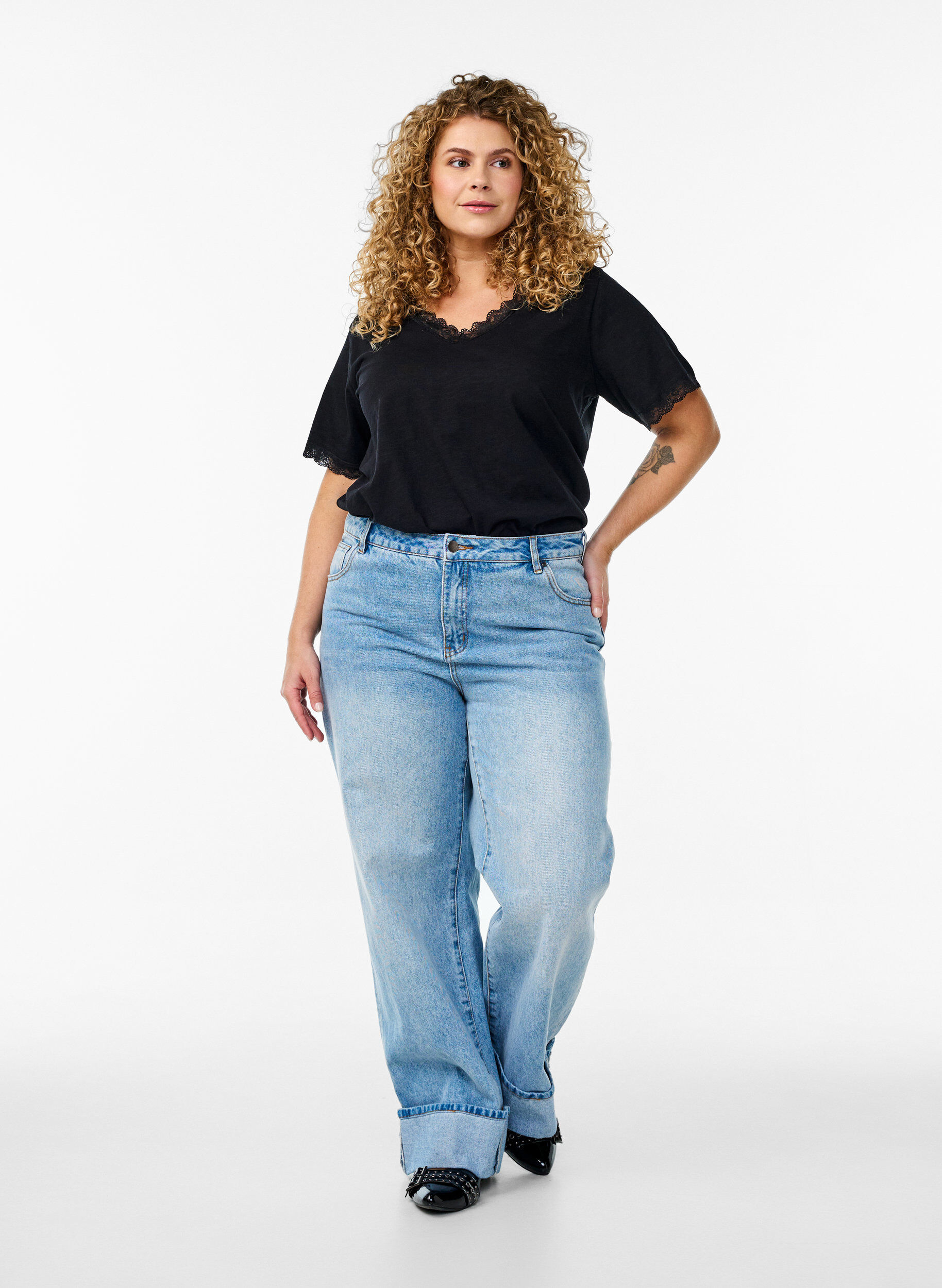 Zizzi T-skjorte med blonder kant, Svart, Model image number 1