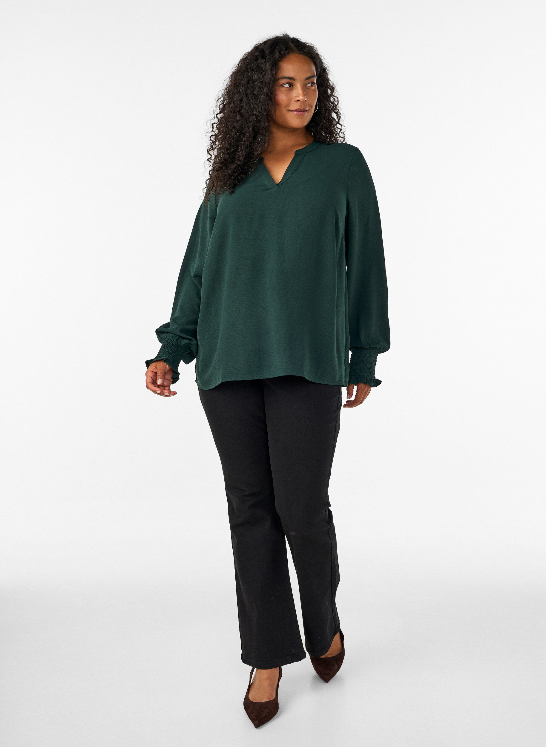 ZizziBluse med smockmansjetter og V-hals, Gr&oslash;nn, Model image number 1