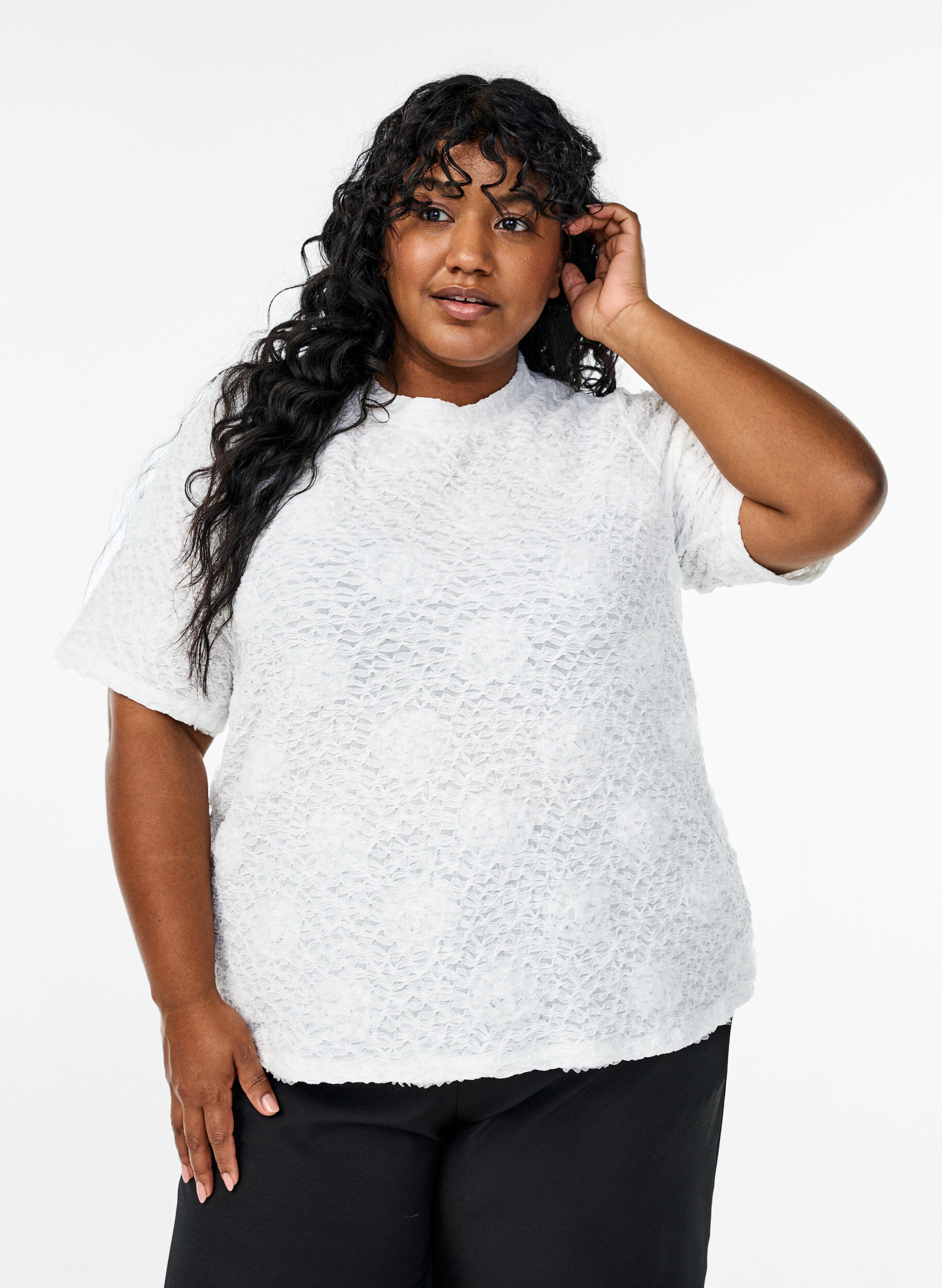 Bluse med 3D-blomster og korte ermer, Hvit, Model