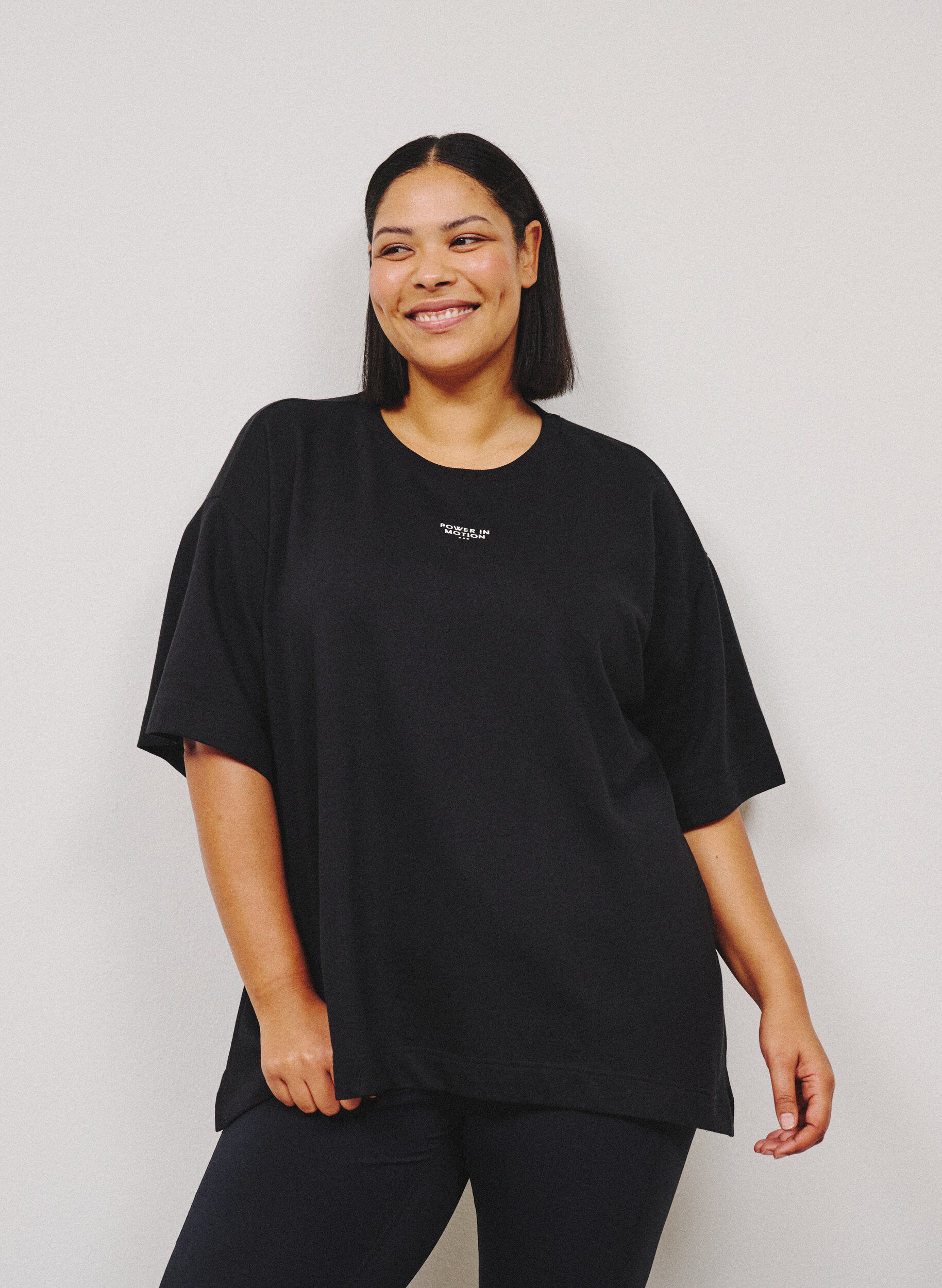 Active T-skjorte med loose fit og brodert statement