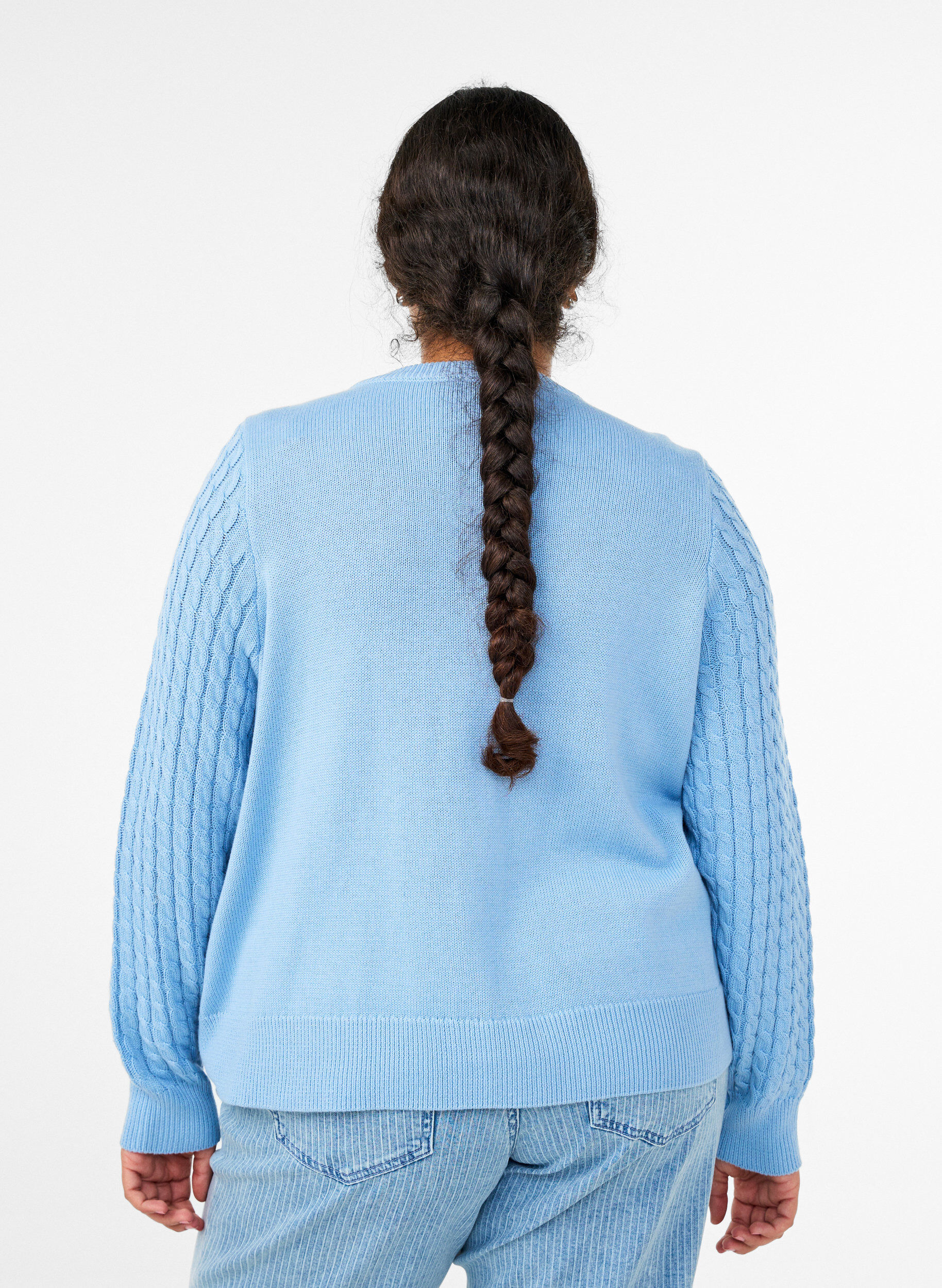 ZizziFlettestrikket cardigan med gullfargede knapper, Bl&aring;, Model image number 2