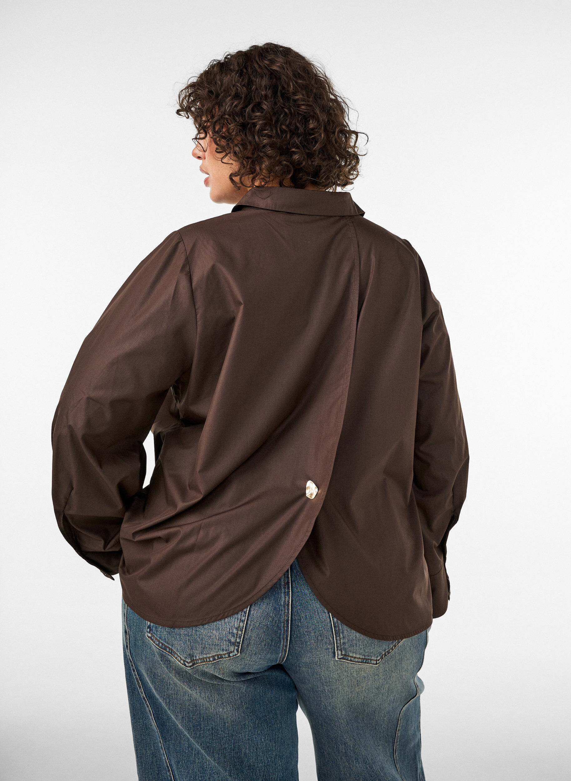 ZizziSkjorte med dekorativ detalj p&aring; ryggen, Brun, Model image number 2