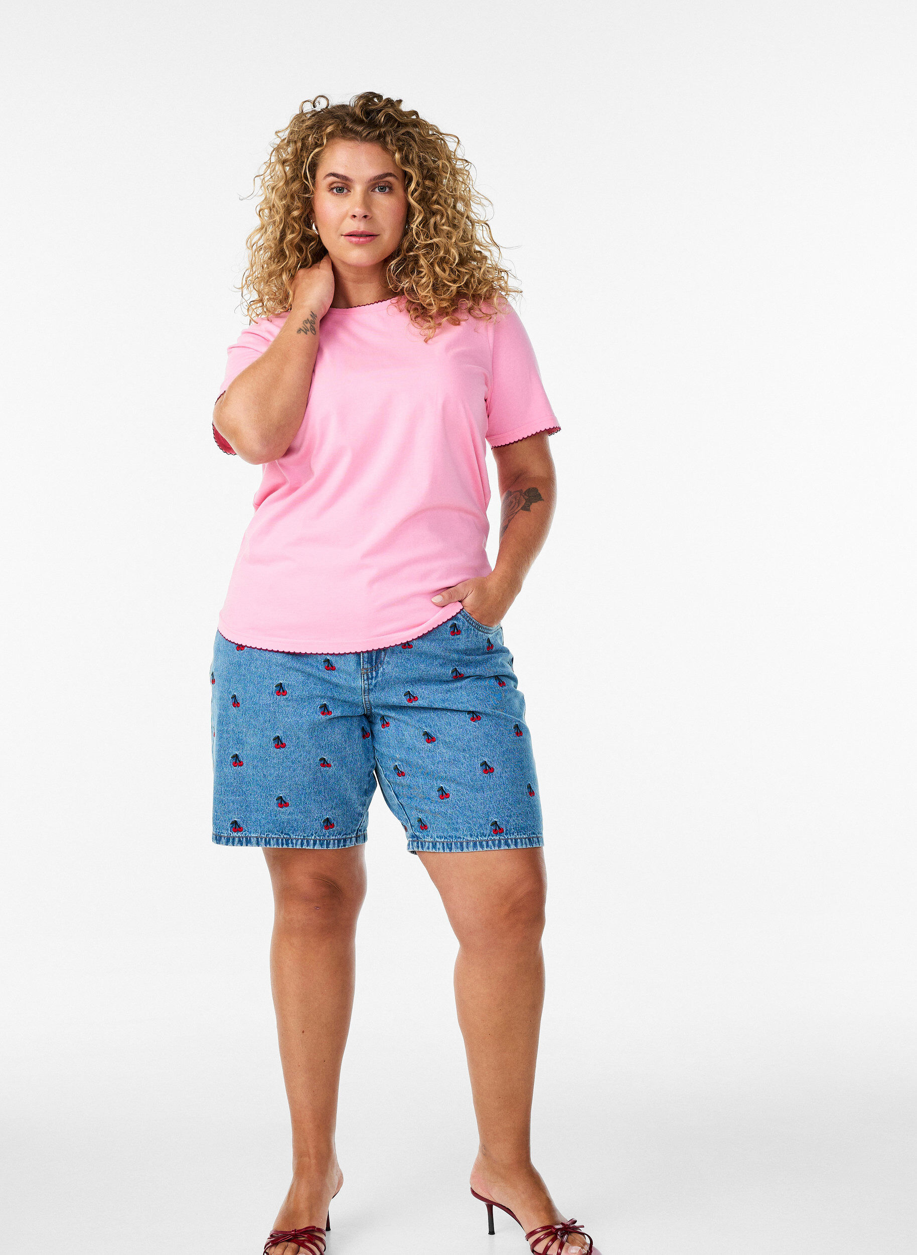 ZizziBroderte denimshorts, Bl&aring;, Model image number 1