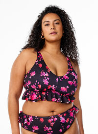 Blomstret bikinioverdel med volangkant, Rosa Blomstret bikinioverdel med volangkant, Rosa, Model