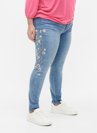 Ekstra slim Sanna jeans med broderidetaljer, Light blue, Model image number 2