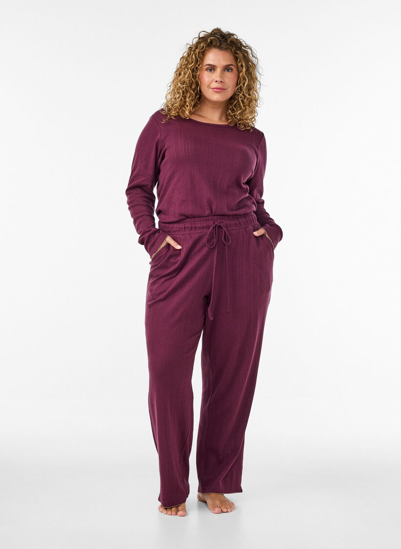 &Oslash;kologisk bomulls pyjamatopp med hullbroderi, M&oslash;rk Bordeaux, Model image number 1