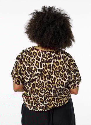 Zizzi Kortermet bluse i viskose med blondekant, Brun, Model image number 2