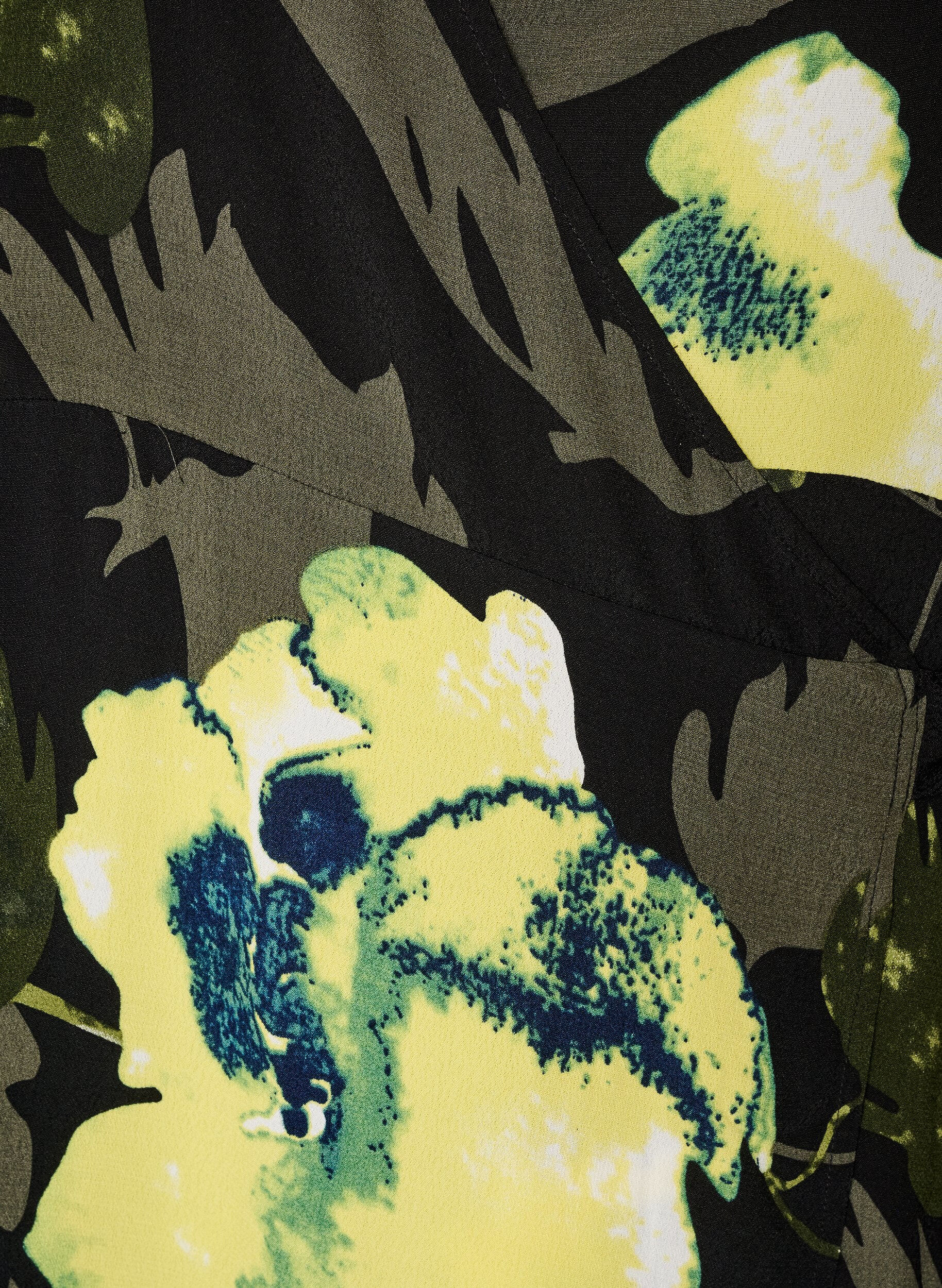 ZizziOmslagskjole med blomster i viskose med et knytebelte, Svart, Packshot image number 2