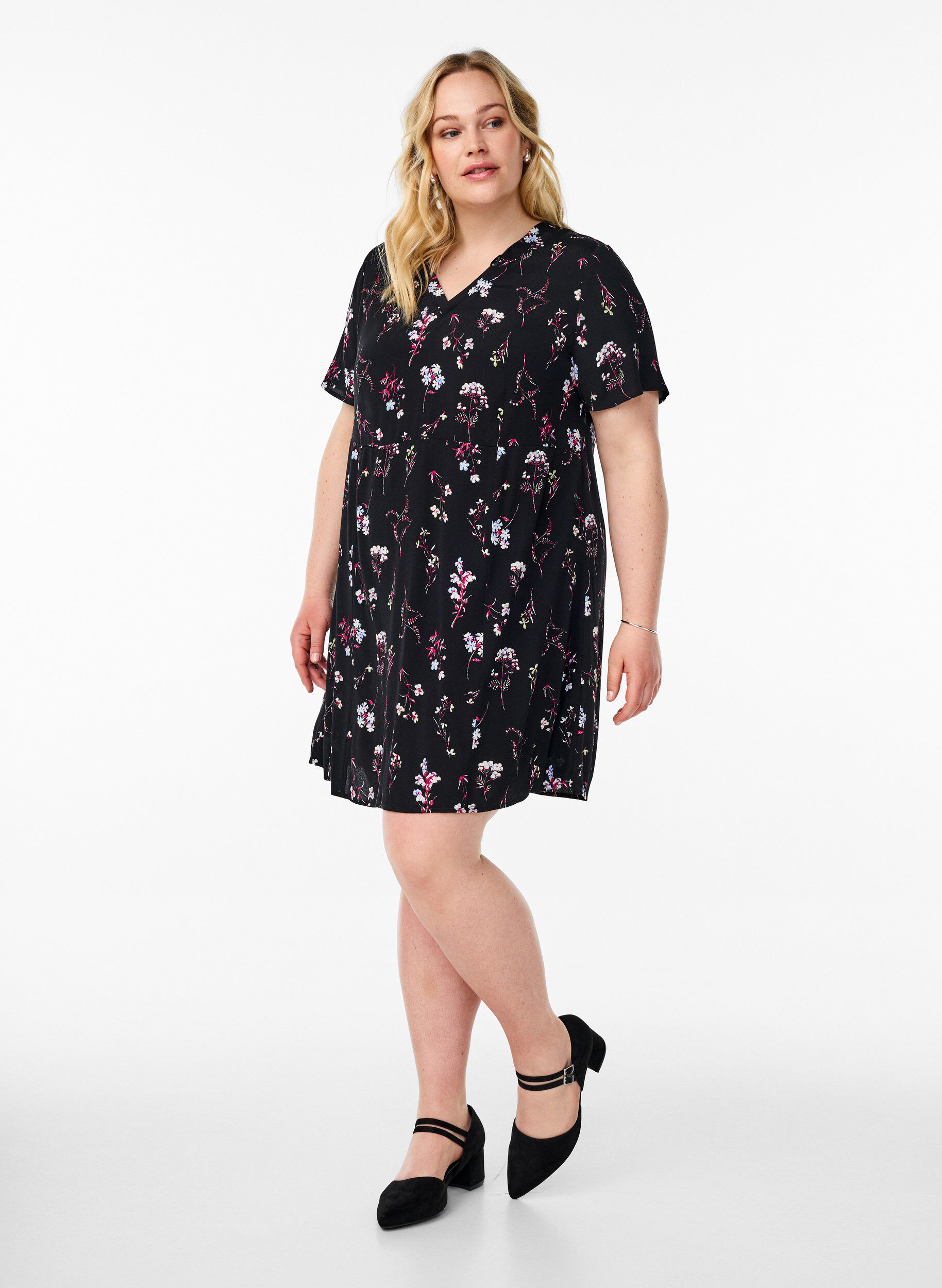 ZizziKort kjole med blomstertrykk, Svart, Model image number 1