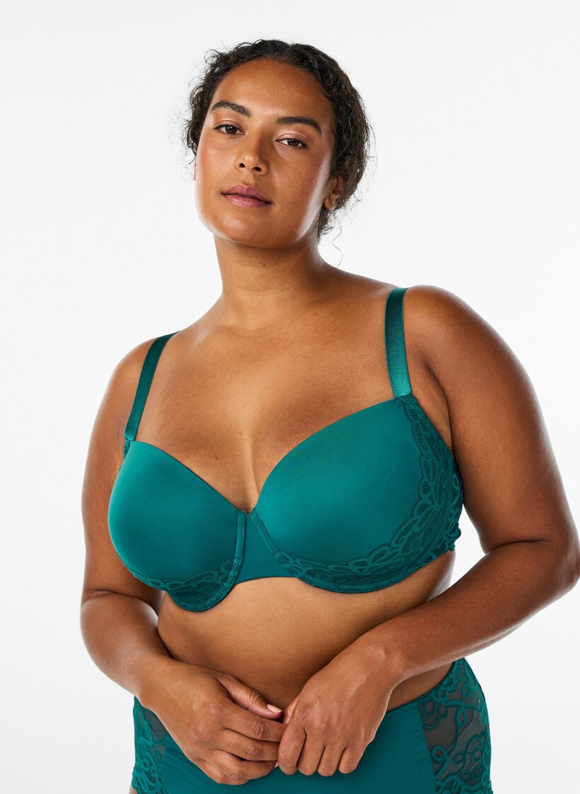 Formpresset BH med spiler og blonder, Grønn Formpresset BH med spiler og blonder, Grønn, Model