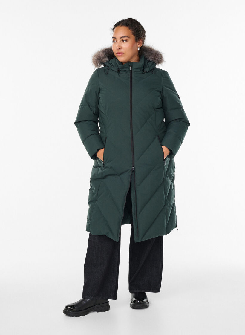 Lang vinterk&aring;pe med kroklukking og en imitert pelskrage, Gr&oslash;nn, Model image number 1