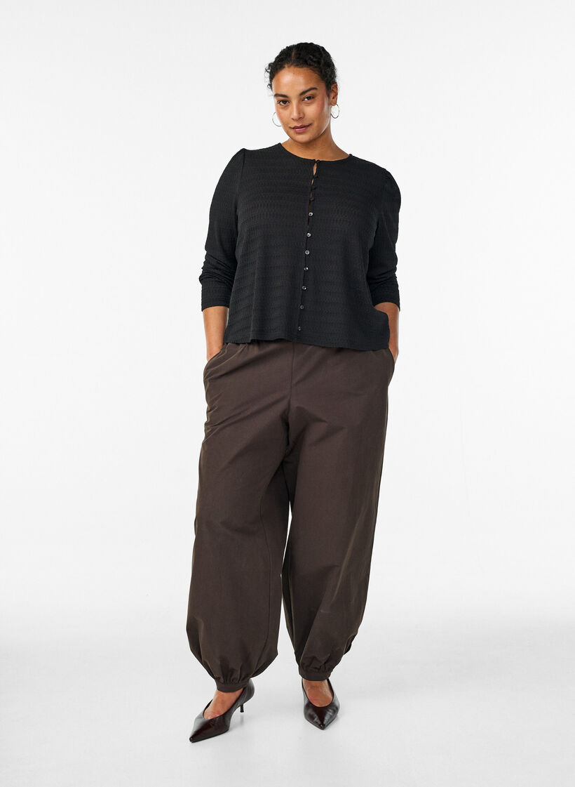 Bluse med teksturert m&oslash;nster og knappelukking, Svart, Model image number 1