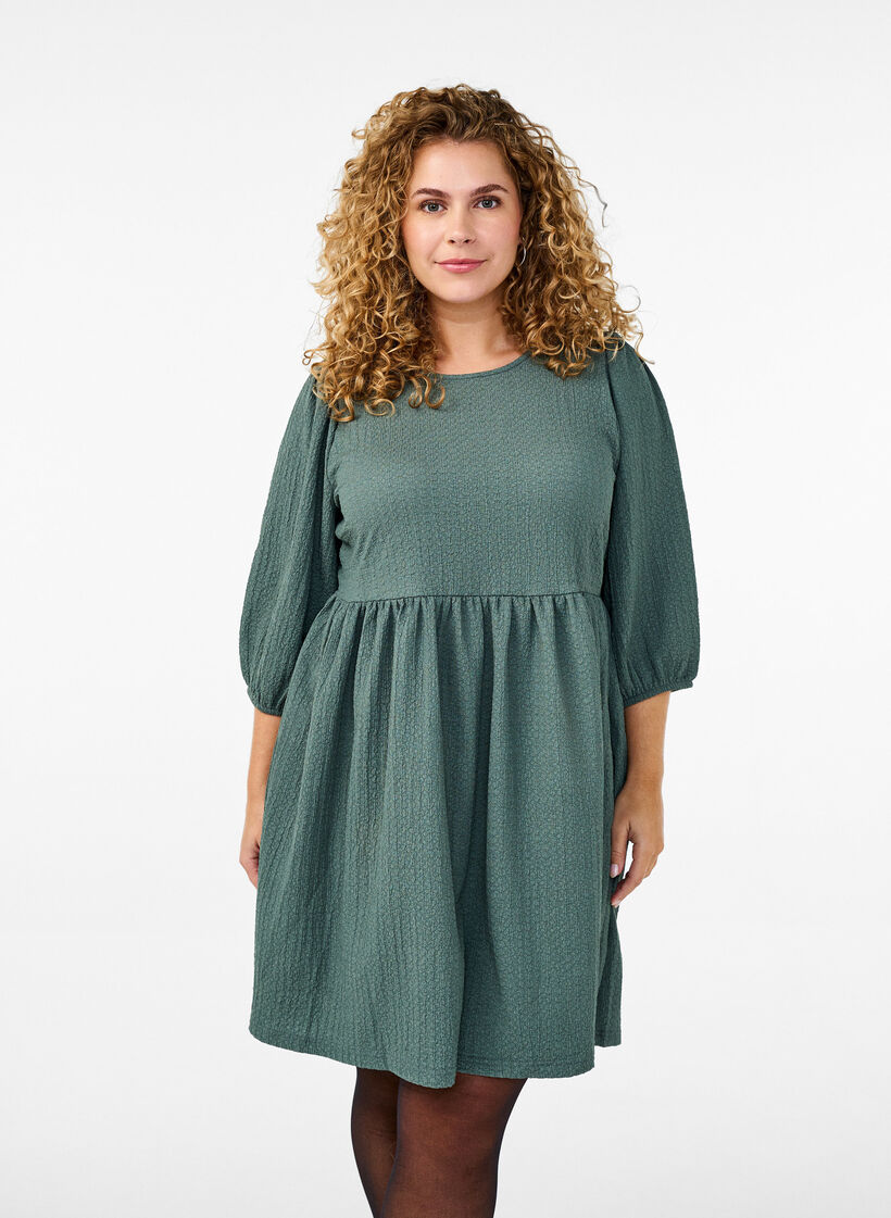 FLASH - Kort kjole med tekstur og 3/4 ermer, Balsam Green, Model image number 0
