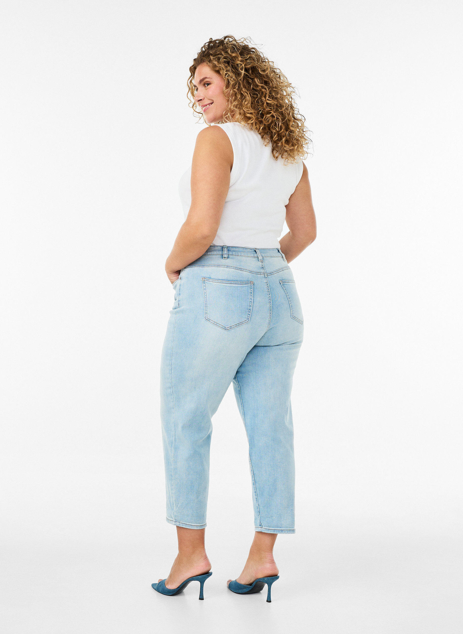 Zizzi7/8 jeans med oppbrettede kanter og h&oslash;y midje, Bl&aring;, Model image number 1