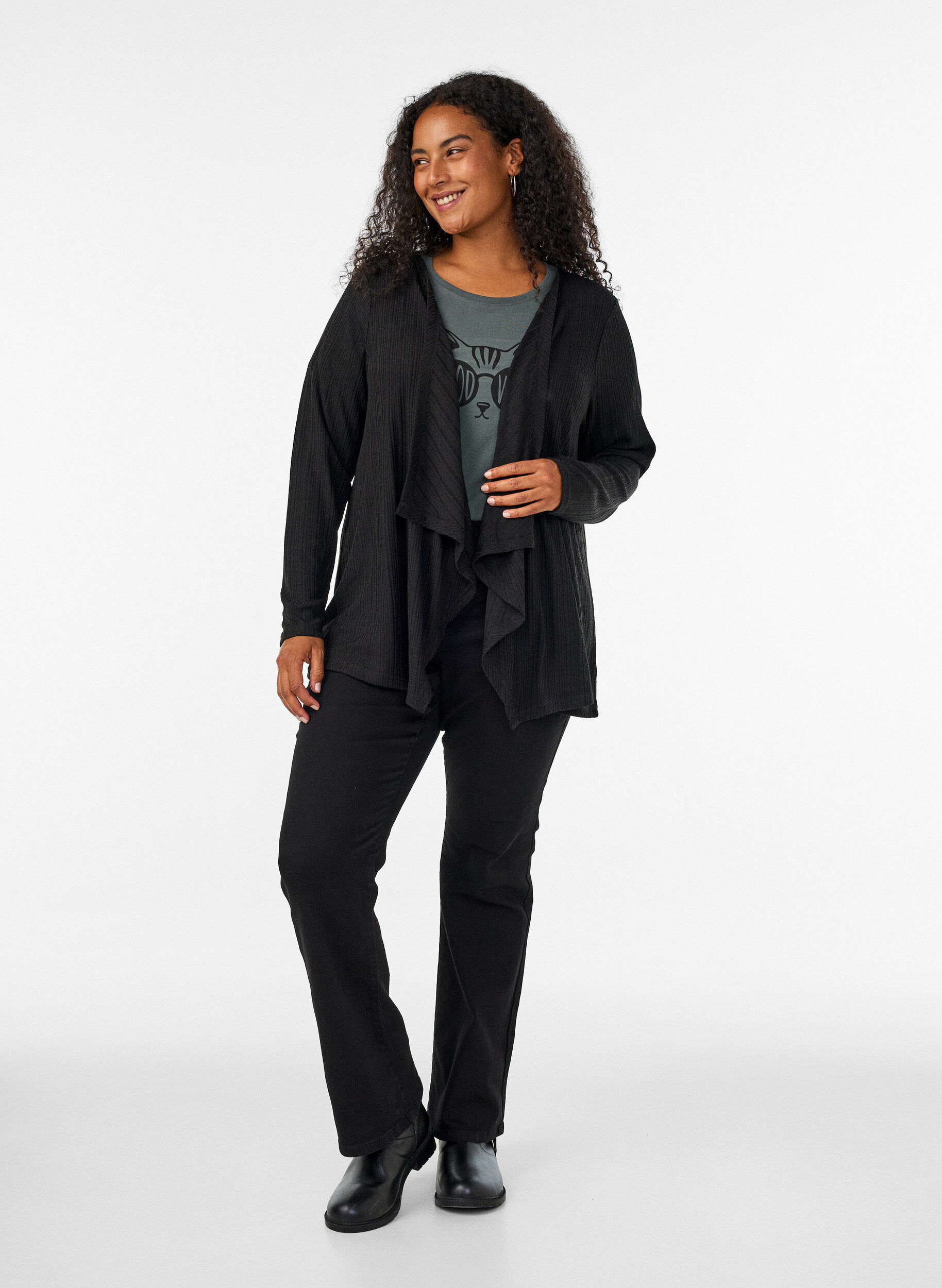 Zizzi&Aring;pen cardigan i teksturert jersey, Svart, Model image number 1
