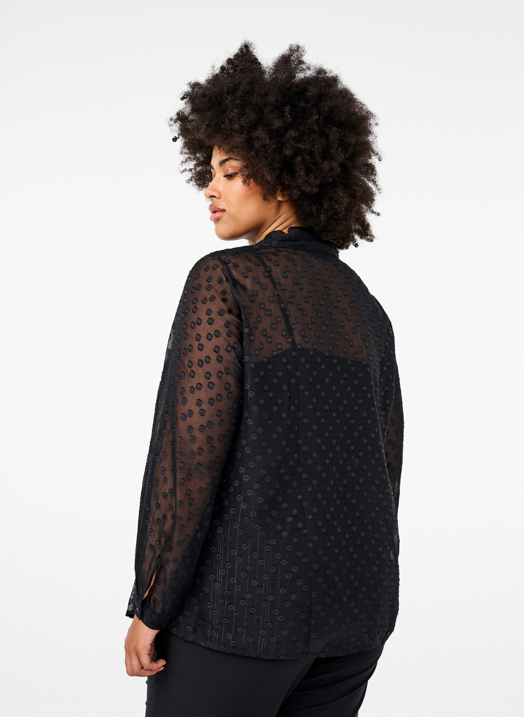 Zizzi Chiffonbluse med prikket tekstur, Black, Model image number 1