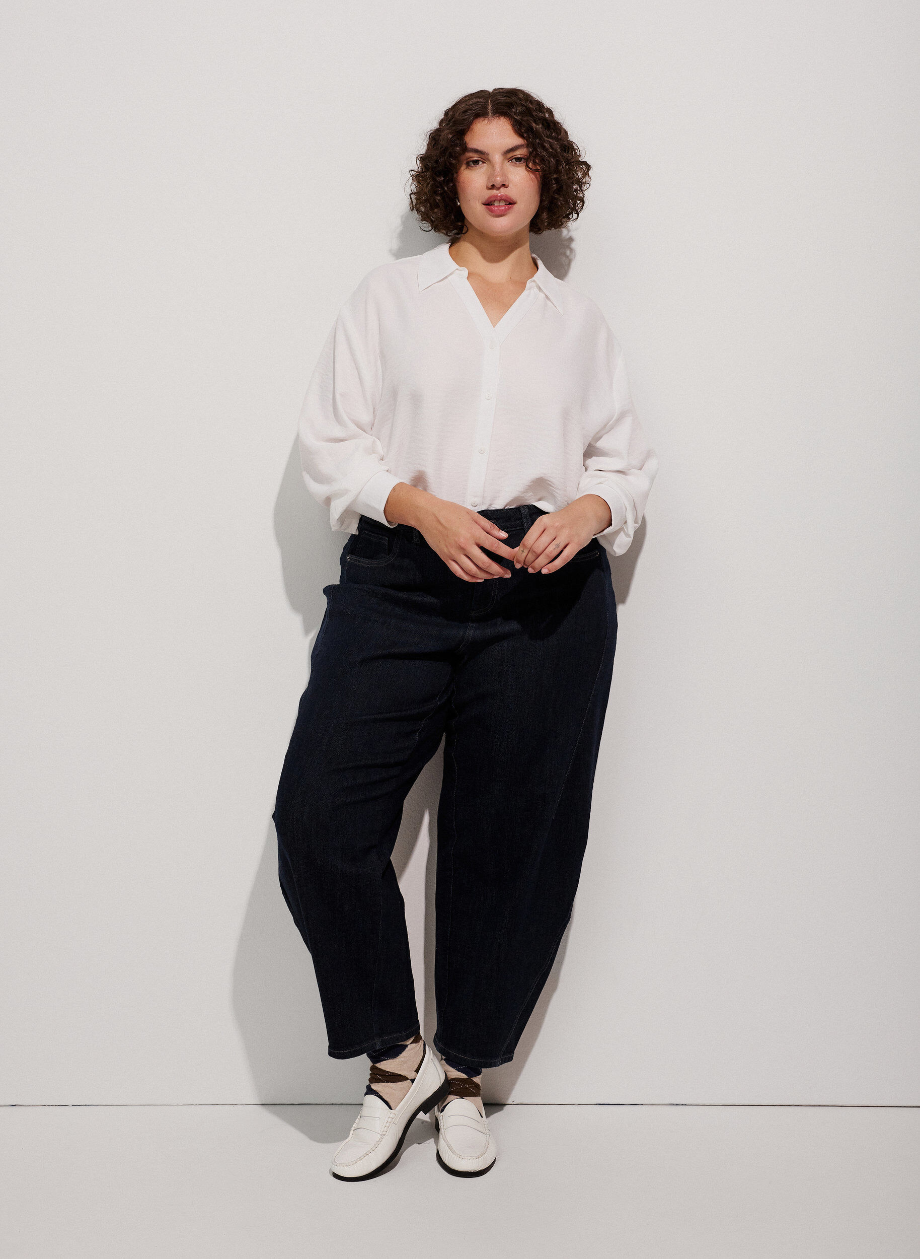 ZizziLoose fit skjorte med V-hals, Hvit, Model image number 1