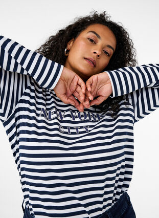 Zizzi Stripete bluse med motiv, White w.Navy Stripe, Image image number 0