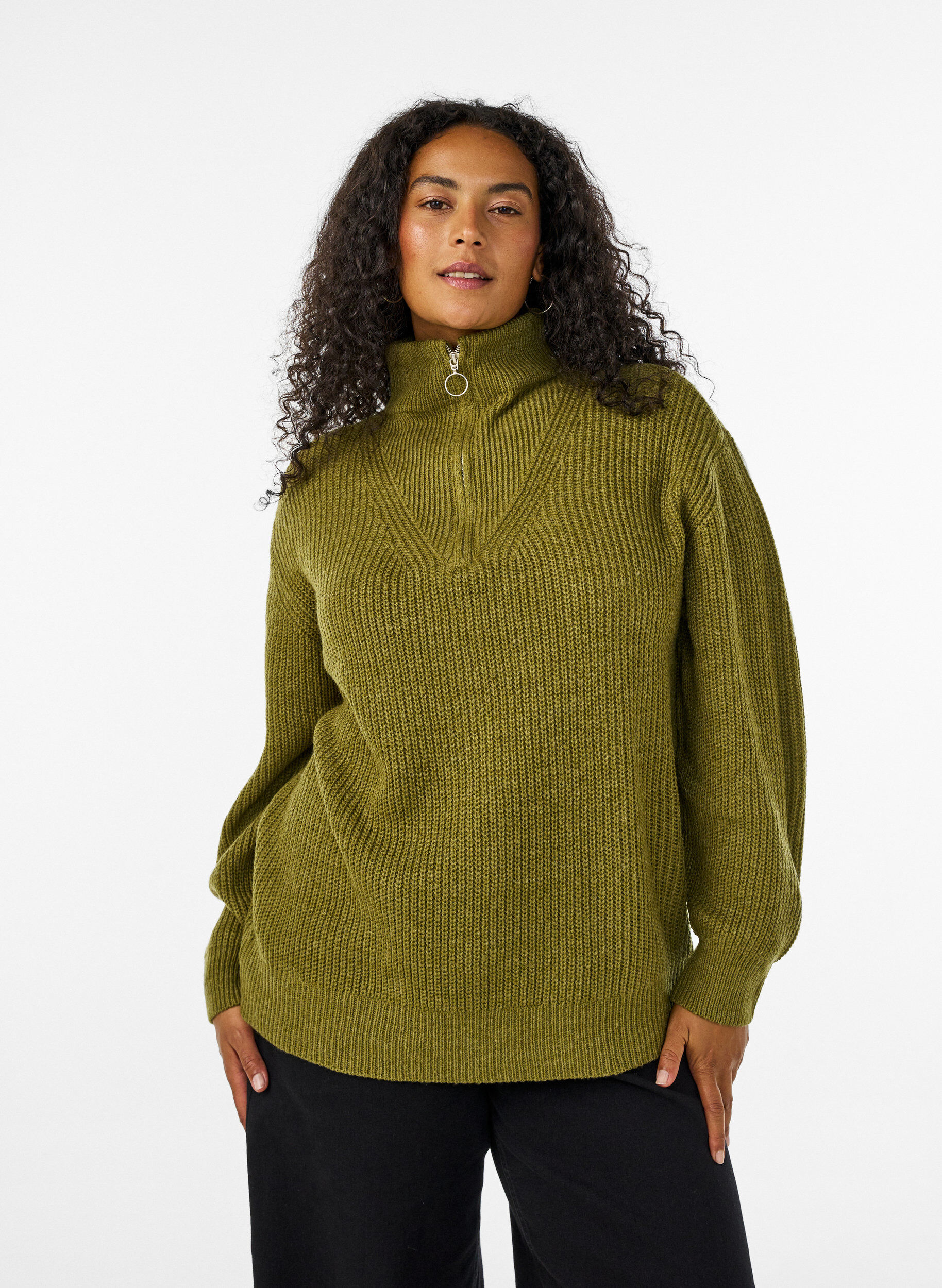 Strikket genser med h&oslash;y hals og glidel&aring;s, Gr&oslash;nn, Model