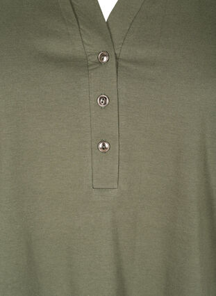 T-skjorte i bomull med V-hals og knapper, Thyme, Packshot image number 2
