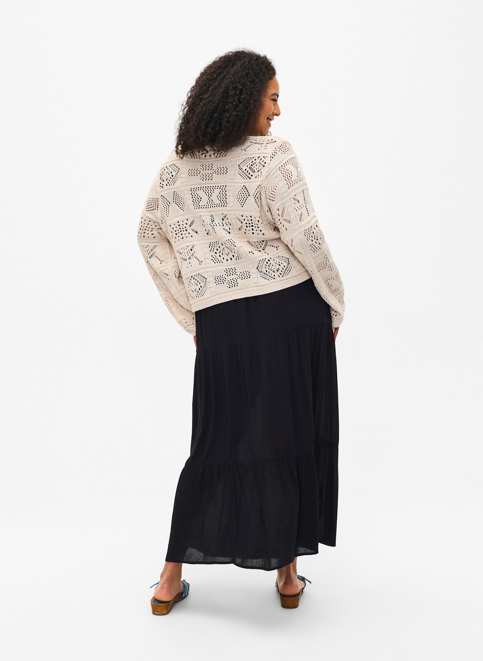 Zizzi Langt skj&oslash;rt med strikk i livet, Svart, Model image number 1