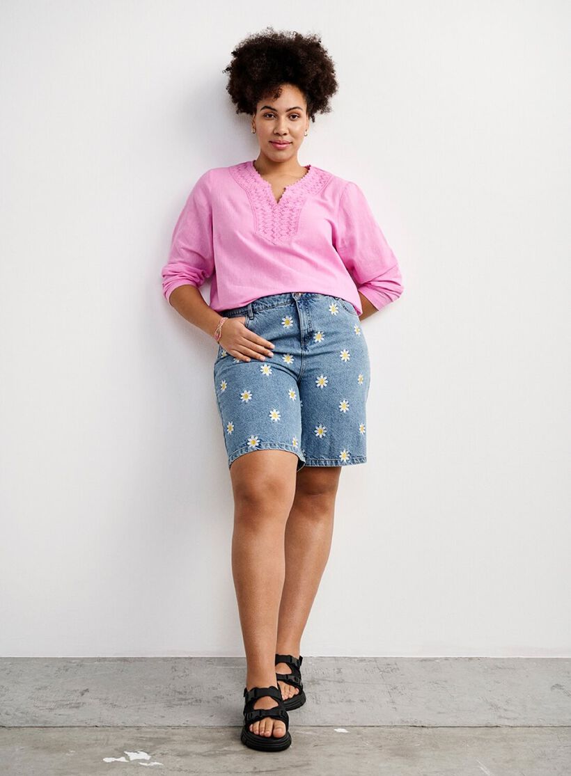 Denim med detaljer, , Model