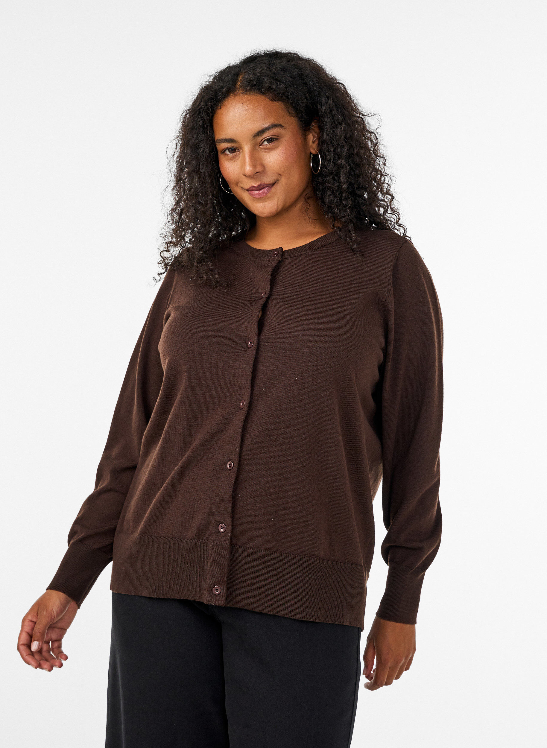 Finstrikket cardigan med rund hals, Brun, Model
