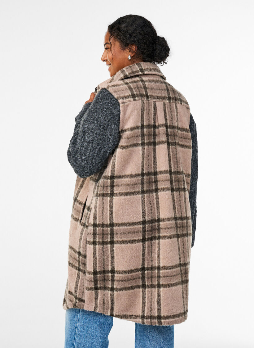 Lang rutete vest i børstet kvalitet, Beige, Model image number 2