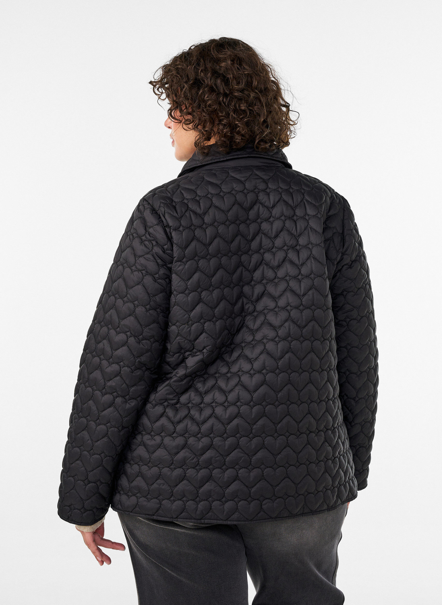 ZizziLett polstret jakke med dekorativ quilting, Svart, Model image number 2