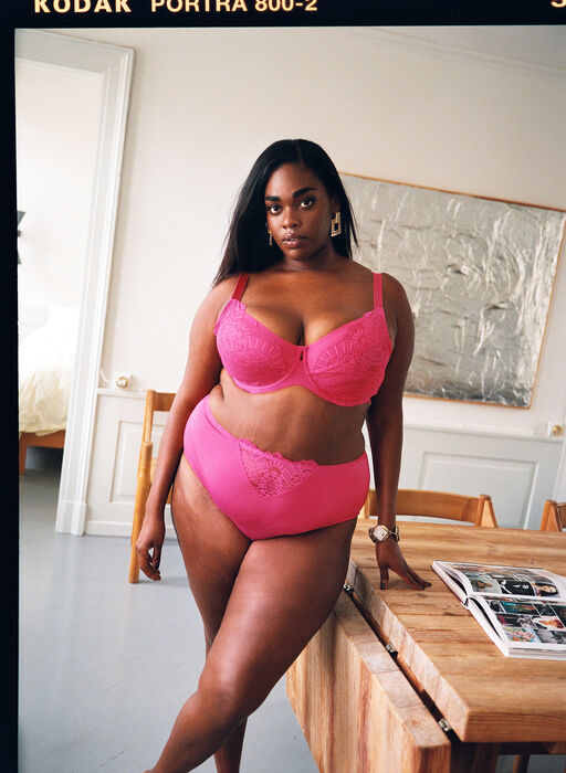 Mikrofibertruser med blonder detaljer, Rosa Mikrofibertruser med blonder detaljer