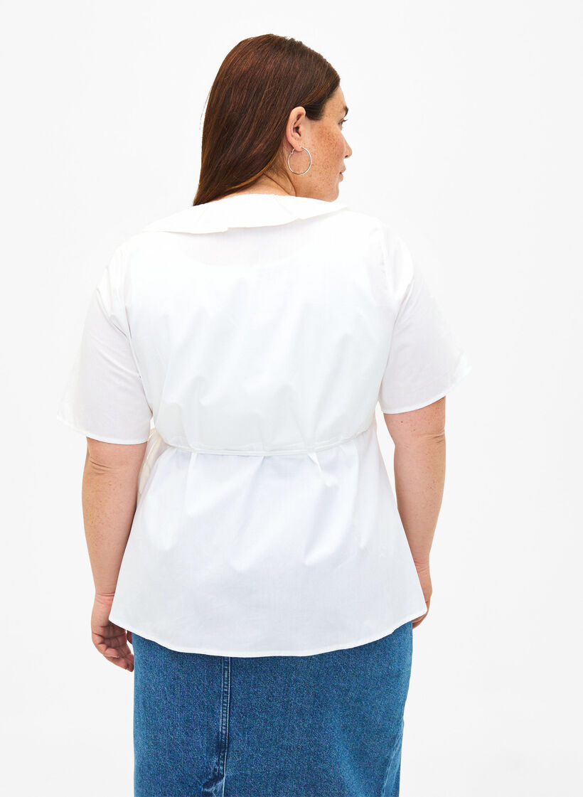 Kortermet bluse med volangdetaljer, Hvit, Model image number 2