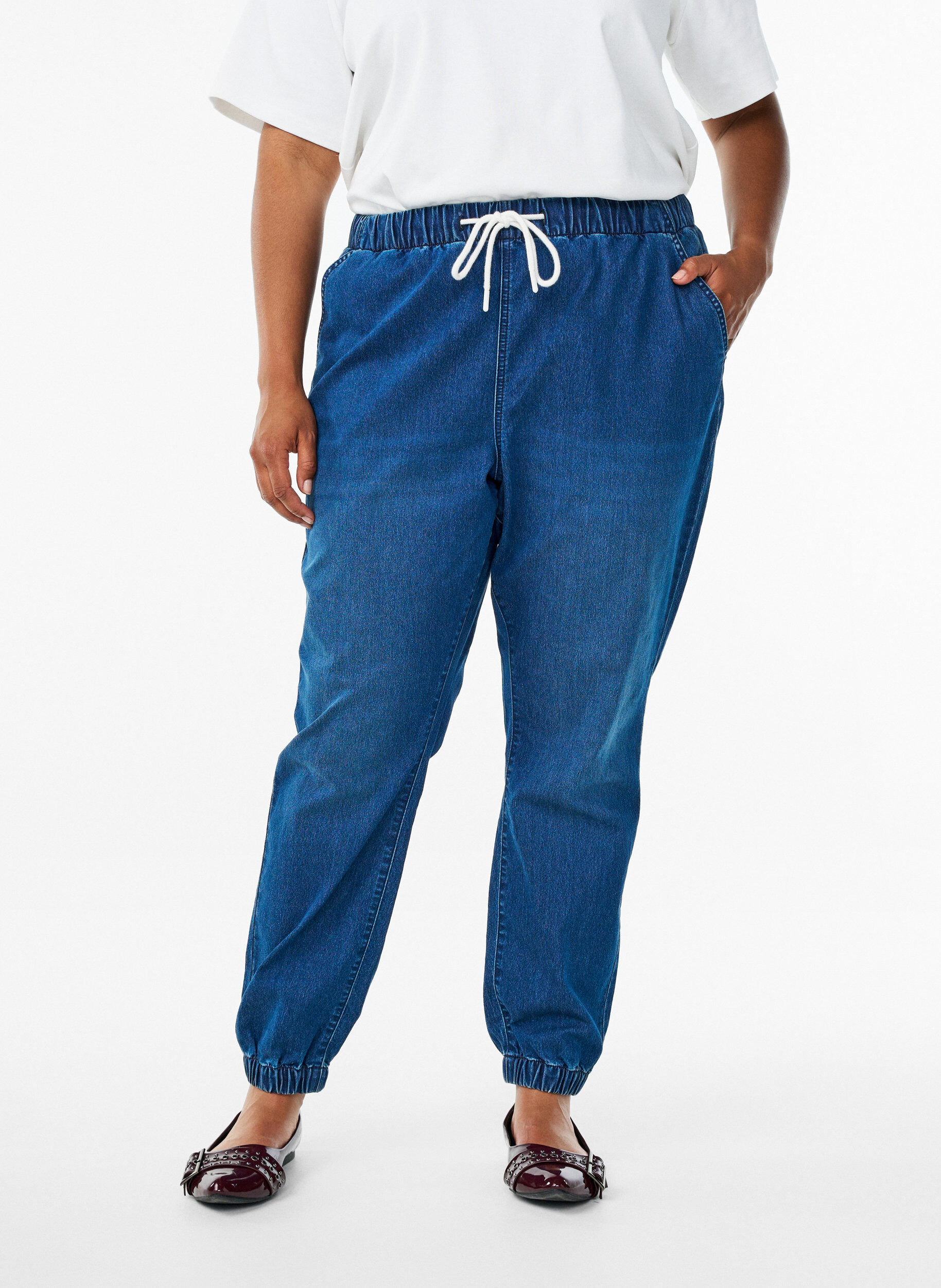 ZizziJoggebukse i denim med lommer, Bl&aring;, Model image number 3