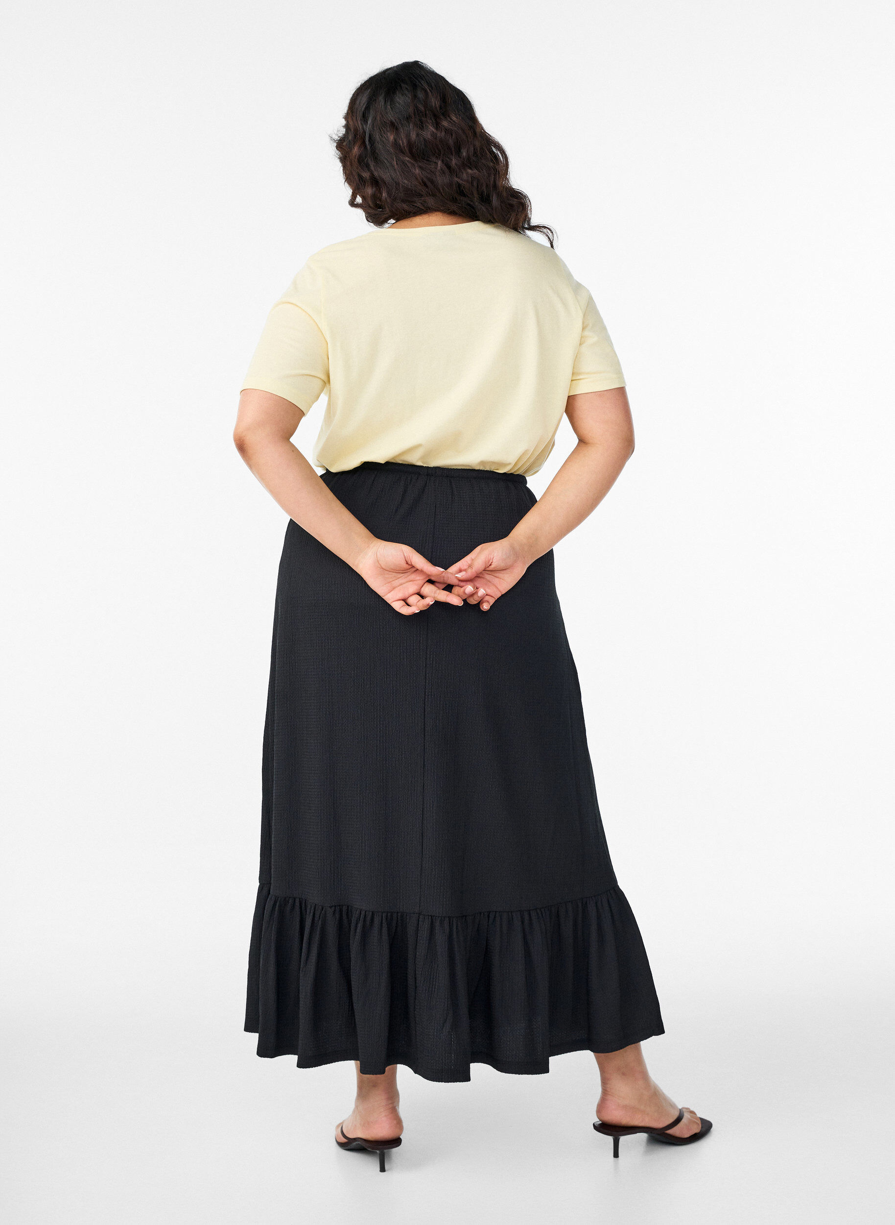 ZizziLangt skj&oslash;rt med knytebelte og volangkant, Svart, Model image number 1