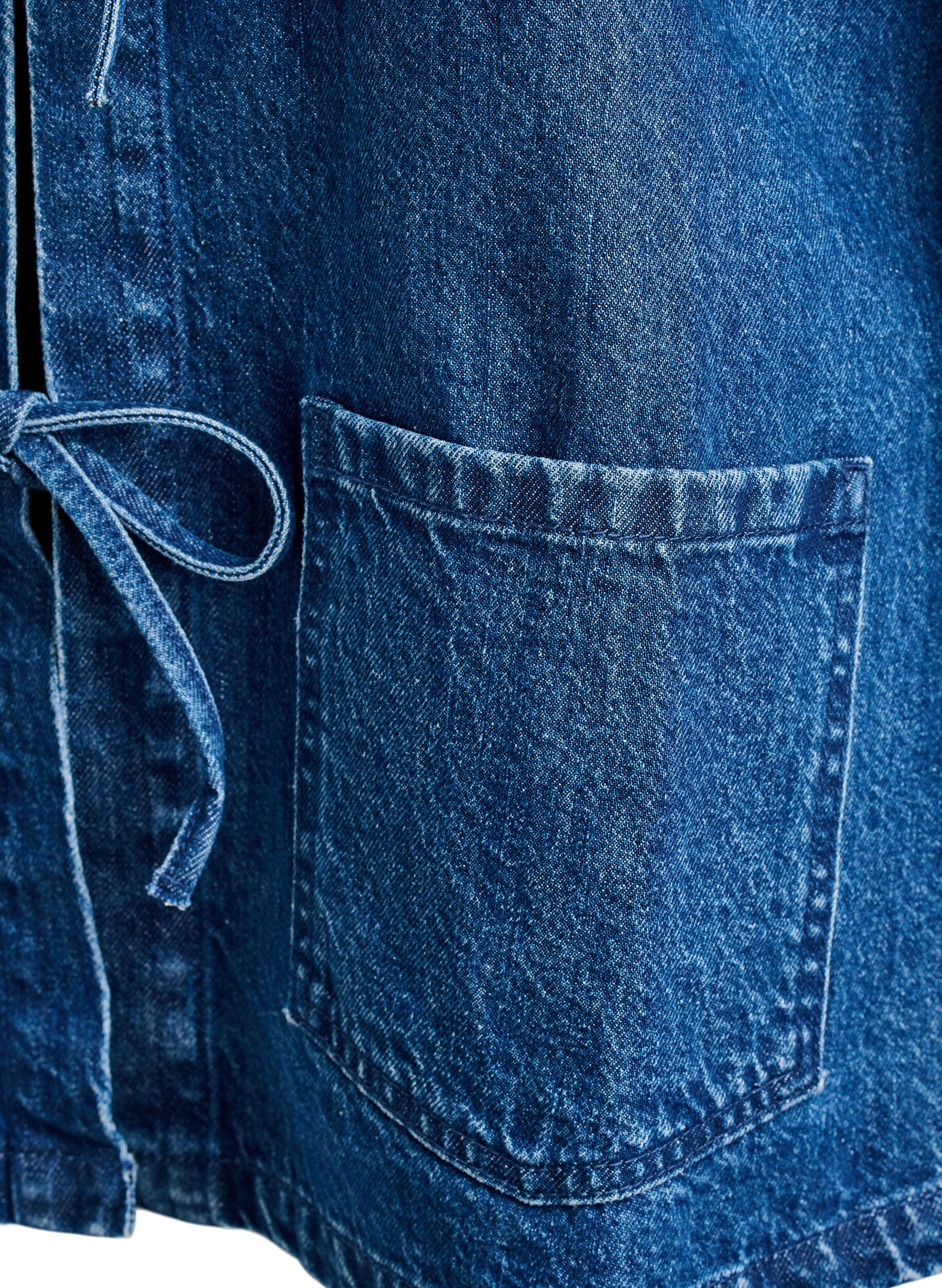 Zizzi Denimjakke med knytelukking og lommer, Blue Denim, Packshot image number 3